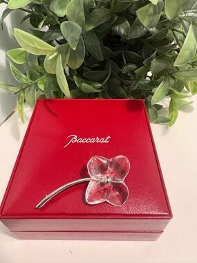 Baccarat Hortensia Crystal Brooch EUC with Box